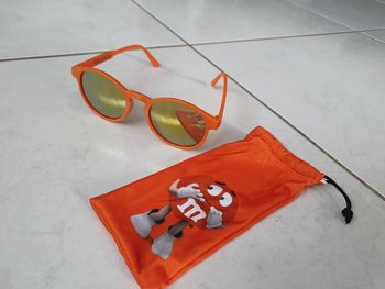 Lunette de soleil m et ms orange neuf