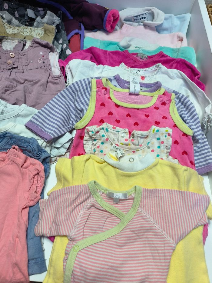 Lot 32 vêtements bébé fille 3 mois - photo numéro 4