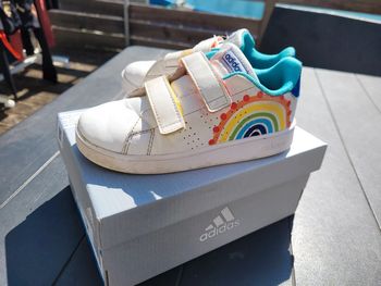 Adidas advantage arc en ciel taille 27