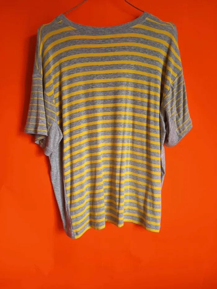 Tee-shirt sport Très grand ne correspond pas à la taille marquée Marque Gabi (A393) - photo numéro 2