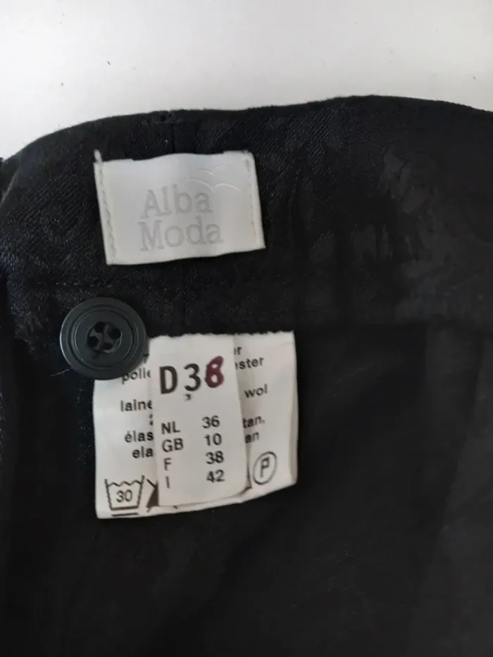5€, Pantalon de soirée T.38 - photo numéro 6