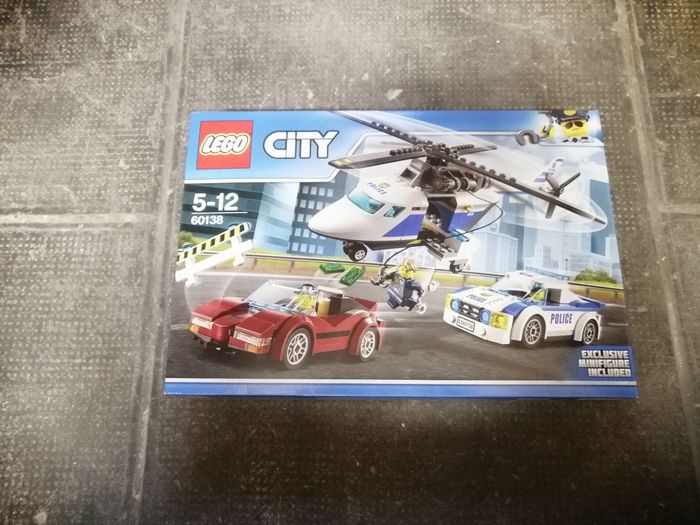 Lego City 60138 La course-poursuite en hélicoptère
 [NEUF]