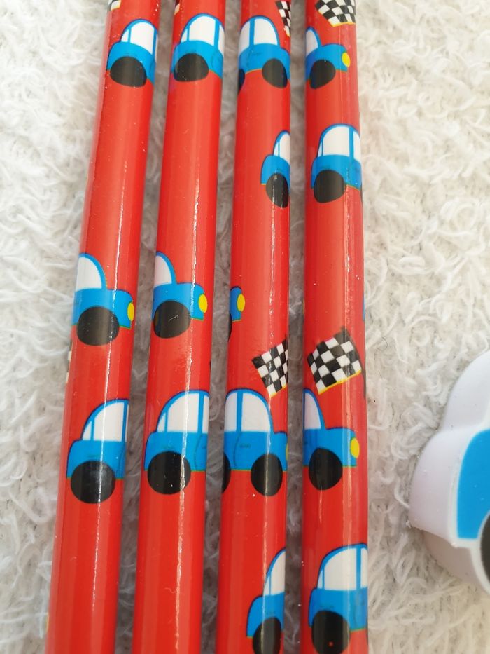 Lot de 4 crayons de mine et gomme neuf - photo numéro 2