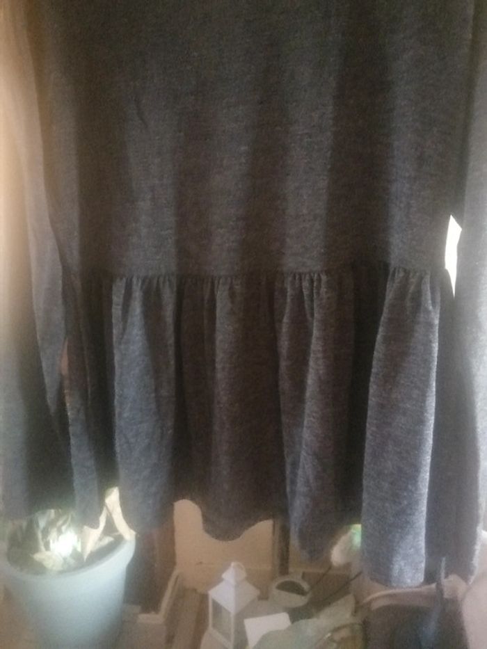 🌸Tunique ou pull léger oversize gris à volants collection 2023 Taille 38 "Mango" Neuf 🌸 - photo numéro 3