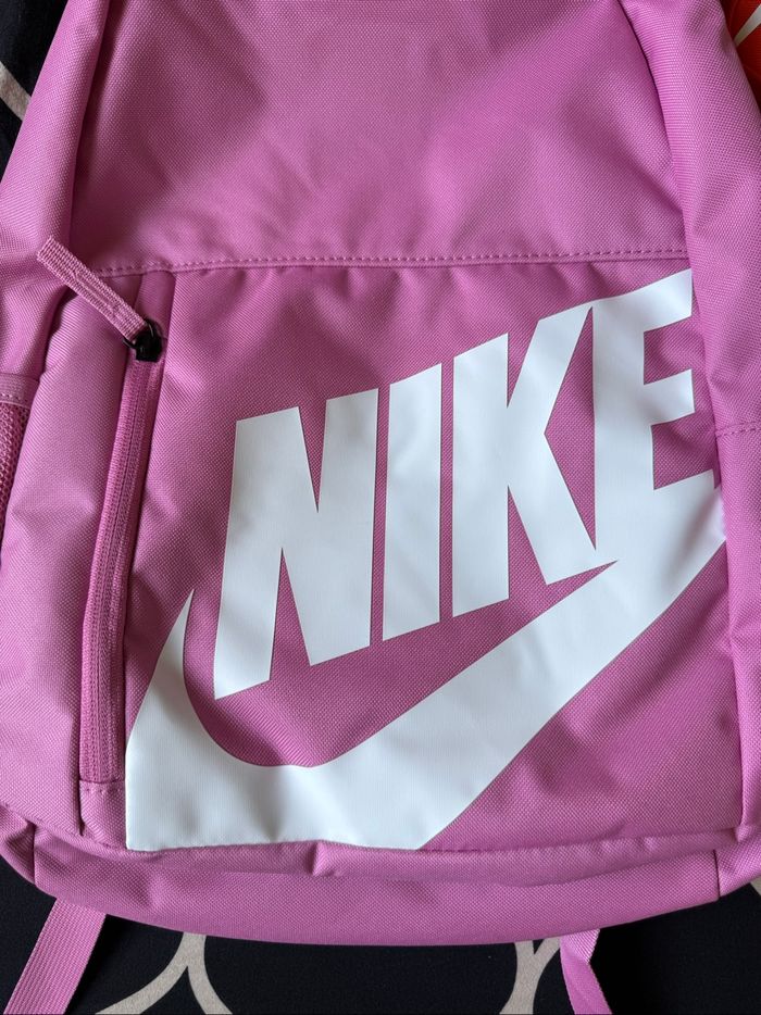 Sac à dos Nike rose avec trousse assortie – Neuf avec étiquettes - photo numéro 3