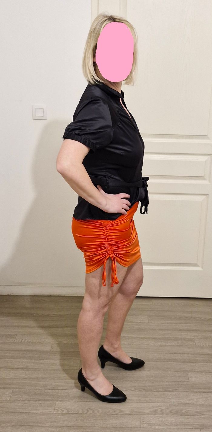 Mini jupe satinée sexy - photo numéro 4