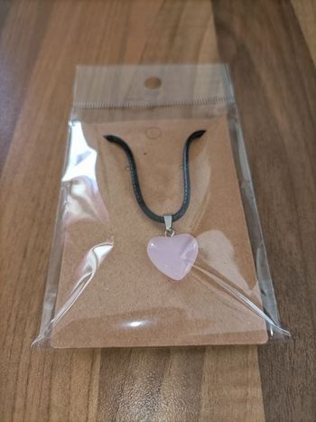 Collier neuf cœur ❤️ rose à offrir