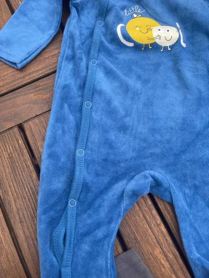 Lot pyjamas et bodys 6 mois - photo numéro 3