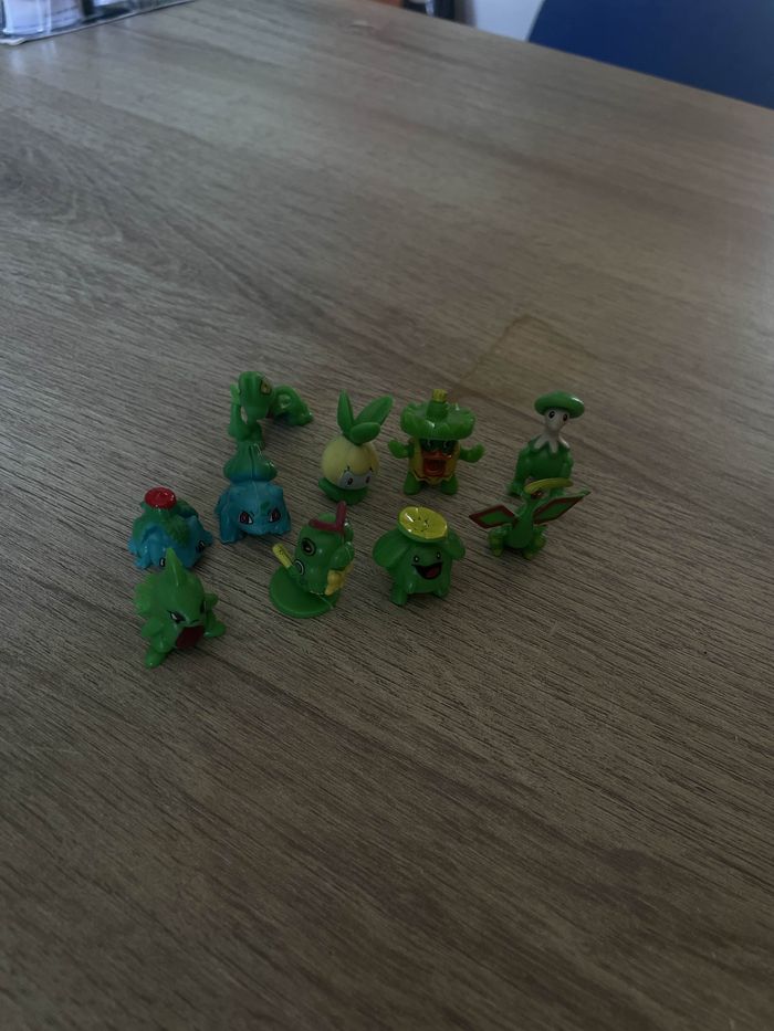 Lot de 10 mini figurines Pokémon type Plante – bon état
