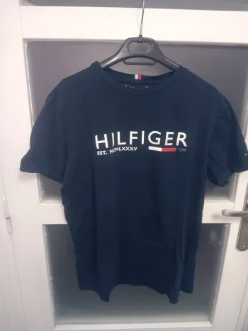 T-shirt Hilfiger taille L bleu marine logo brodé, taille adulte