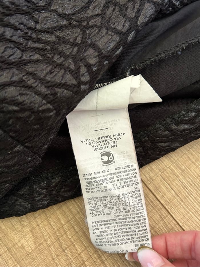 Robe noire à manches courtes Rinascimento taille S jamais portée - photo numéro 10