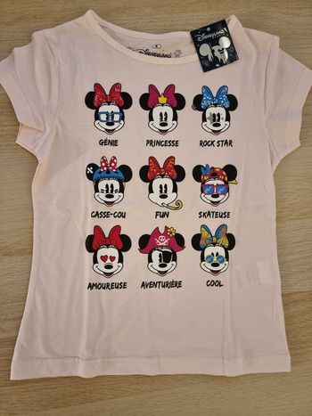 Neuf Teeshirt disneyland paris 8 ans🔥🔥🔥🔥