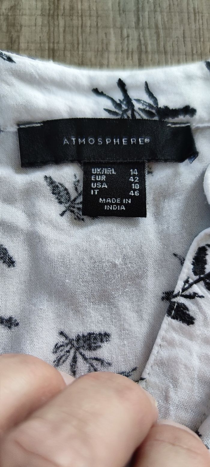 Chemisier femme taille 42 – Blanc à motifs noirs – Manches longues – Très bon état – Style chic flui - photo numéro 3