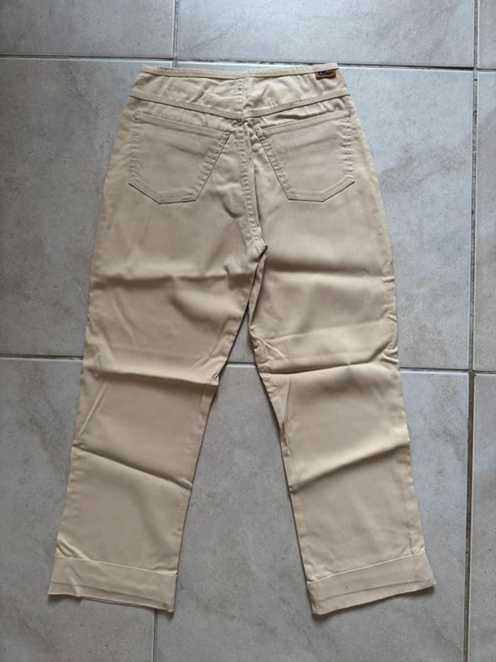 Pantacourt beige femme très bon état - photo numéro 3