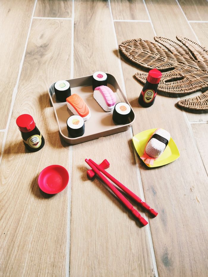 🥢Dinette plateau japonais avec sushis makis en plastique