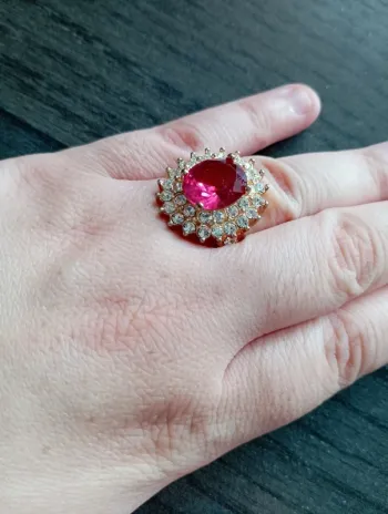 Bague imitation rubis et diamants