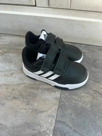 Basket noir Adidas 24