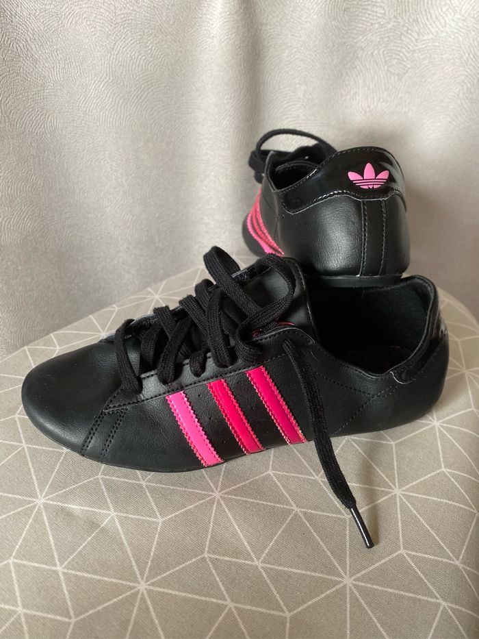 Baskets Adidas cuir noir et roses 39 1/2