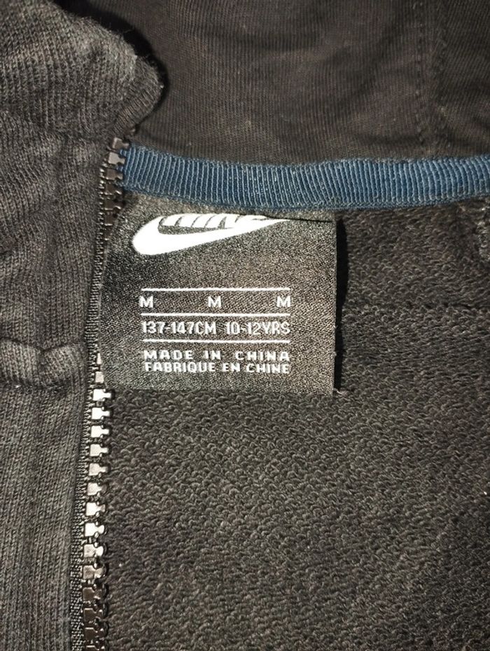 Veste Nike à capuche 12 ans - photo numéro 3
