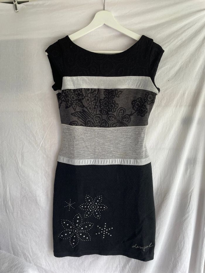 Robe xs desigual