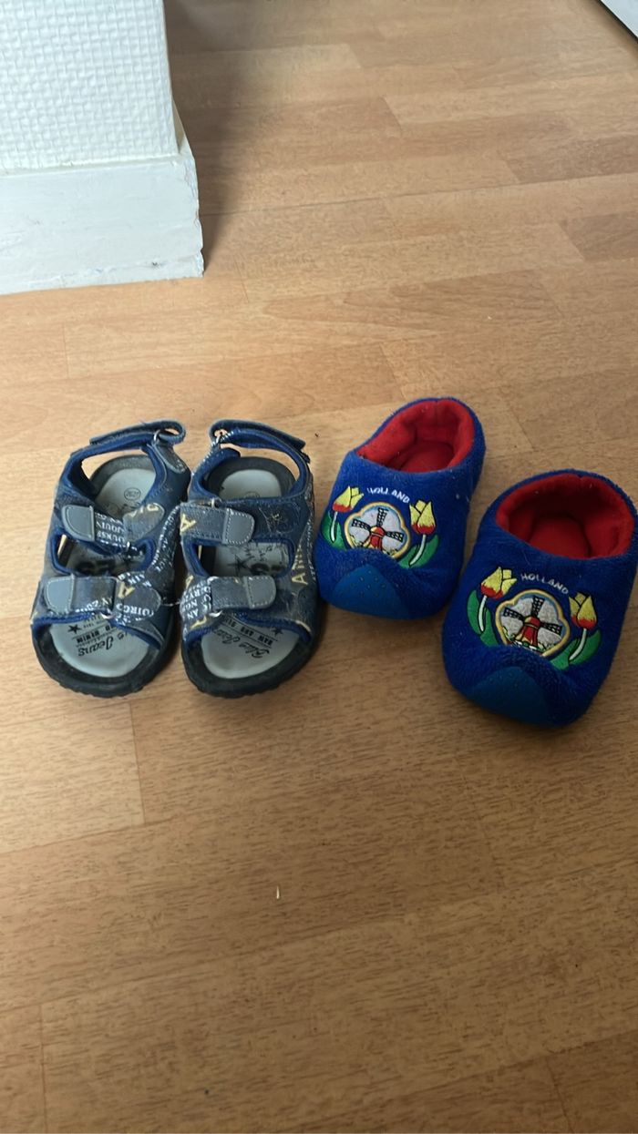 Lot chaussons chaussures 26/27 chacun