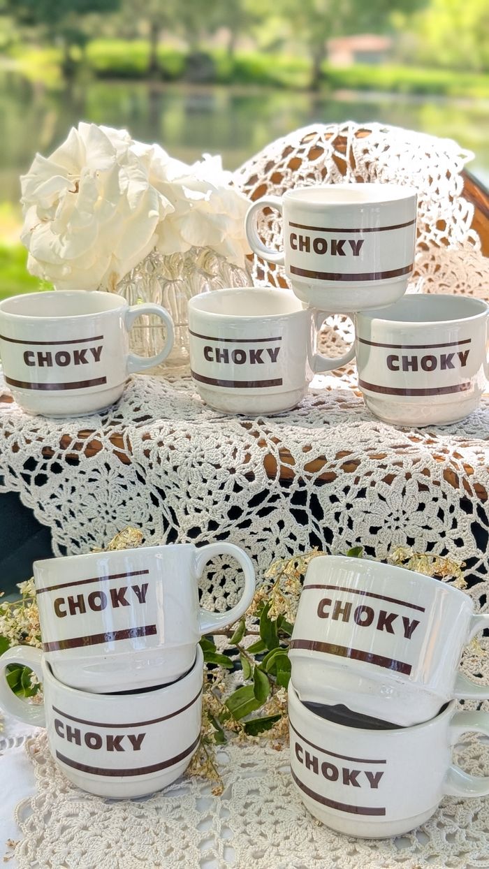 Huit Anciennes tasses anglaises CHOKY