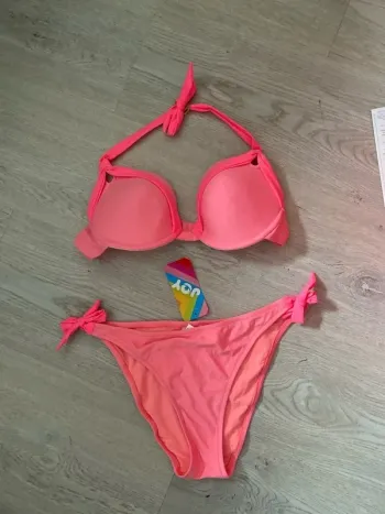 Maillot de bain, bikini, taille 38 40 M Joy Neuf