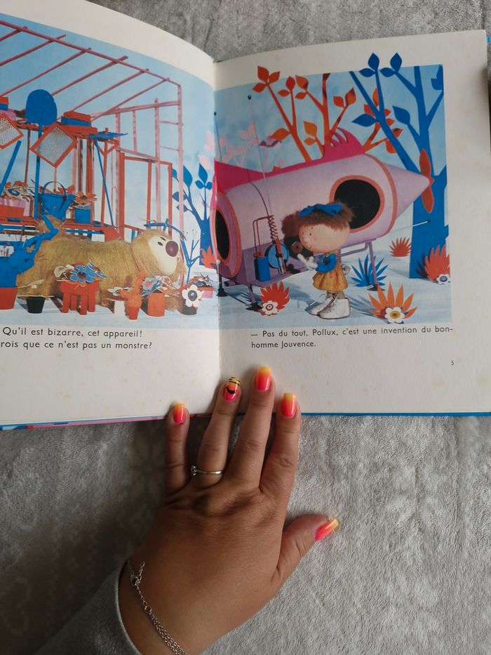 Livre"Le manége enchanté" - photo numéro 3