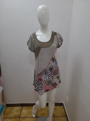 Jolie tunique taille 3