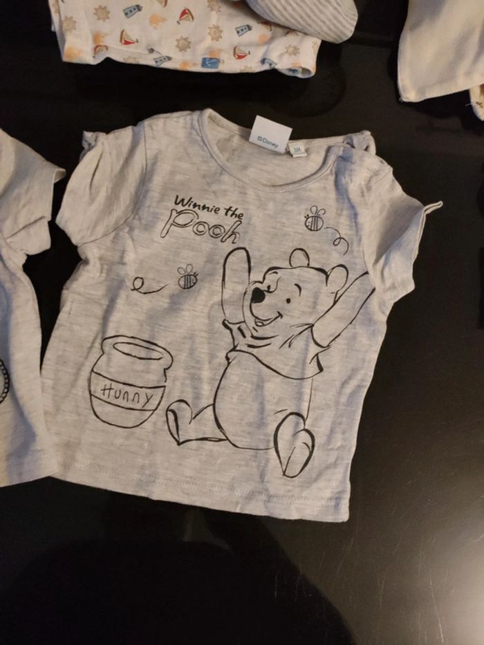 Lot de trois t-shirt léger Disney Kiabi 3 mois et Winnie Mickey - photo numéro 3