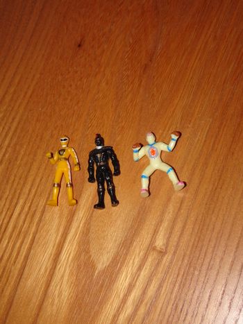 3 petites figurines