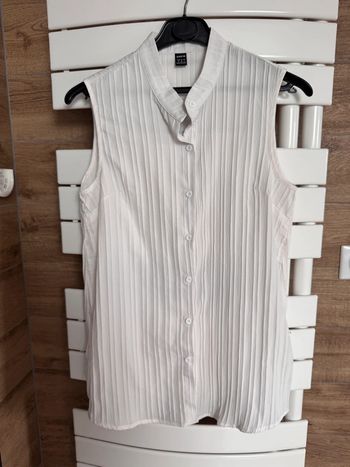 Chemise sans manche ouverte dans le dos