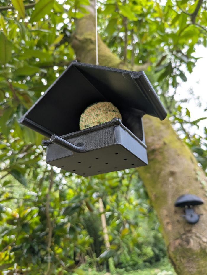 Mangeoire à oiseaux de la nature en forme de maison 🏠 noir - photo numéro 5