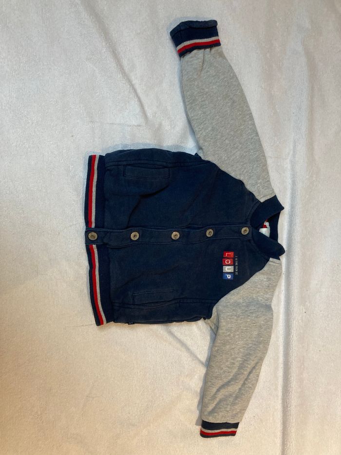 Blazer à pression bleu marine et gris 23 mois
