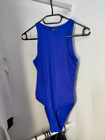Body bleu foncé