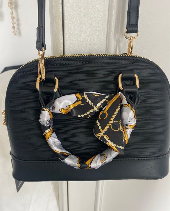 Sac bandoulière noir à foulard