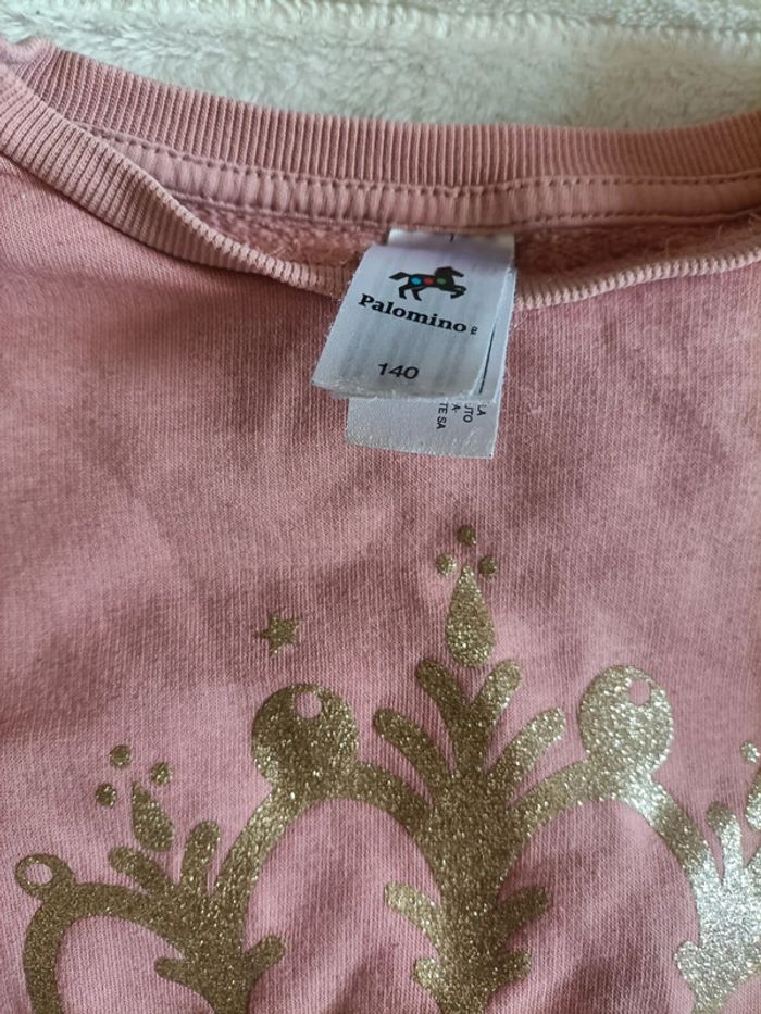 Pull rose à couronne dorée – Taille 140 - photo numéro 2