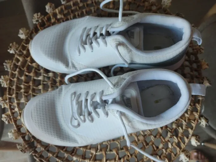 Baskets Nike blanches - photo numéro 3