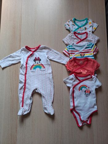 Lot de 5 bodies et 1 pyjama