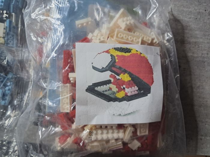 Lot de pokemon en mini briques - photo numéro 3