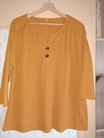 Haut femme moutarde comme neuf 50/52 T6 tbe étiquette coupée