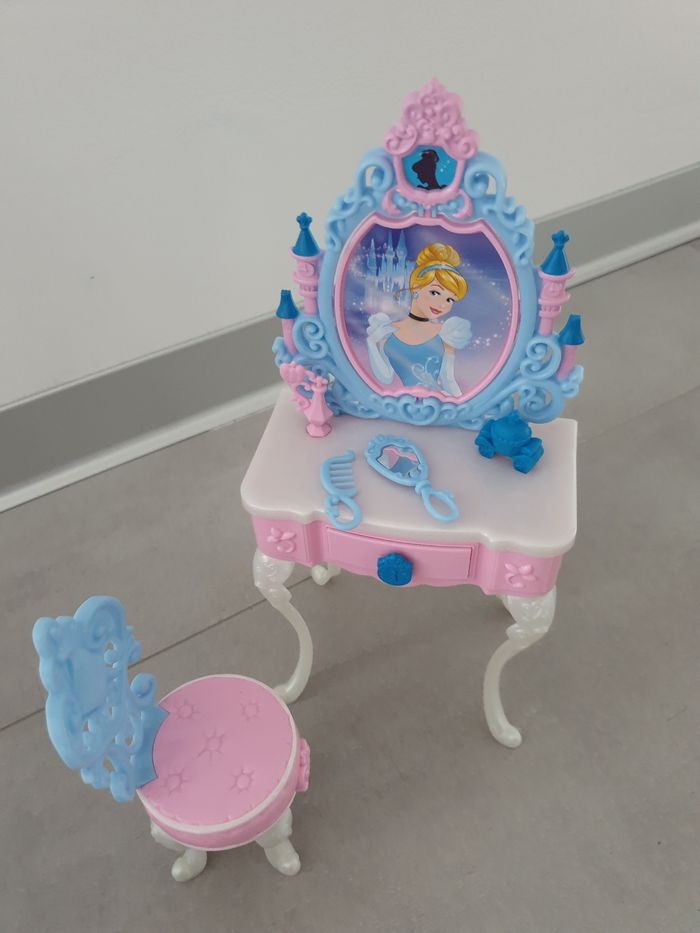 Barbie Cendrillon et sa coiffeuse - photo numéro 3