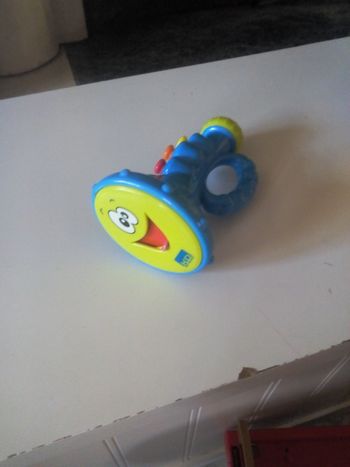 jouet bébé "La trompette perd la tête"