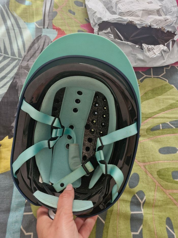 Casque cheval enfant d occasion. - taille S - 52- 55 cm - photo numéro 3