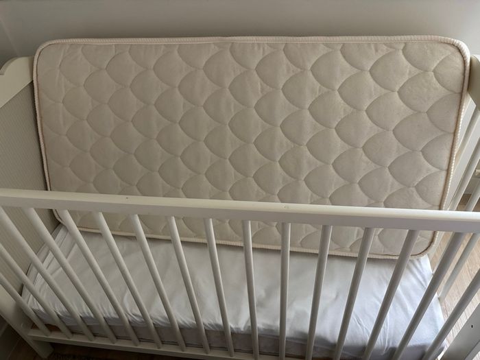 Lit bébé à barreaux en bois blanc - photo numéro 4