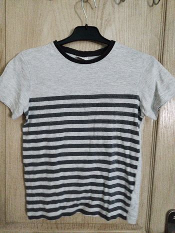 T Shirt gris rayé  (128 cm) 8 ans