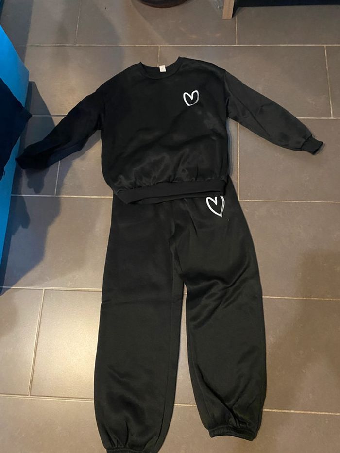 Ensemble survêtement fille taille 11 ans