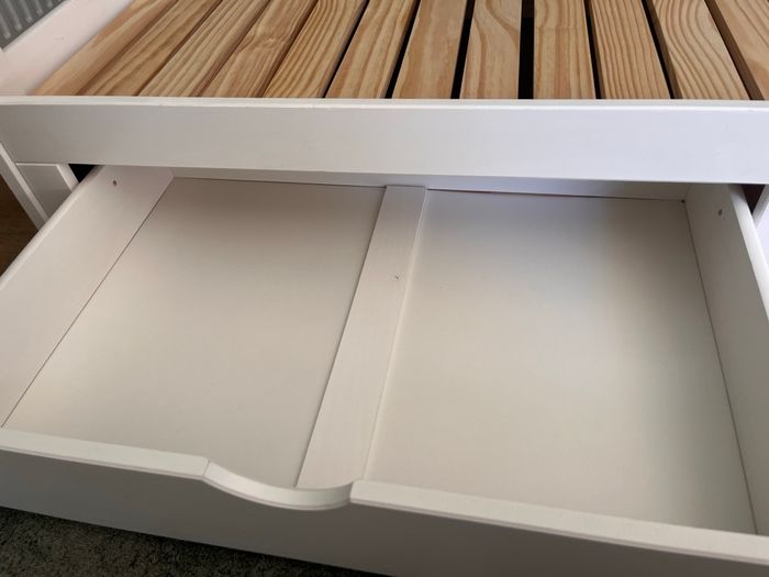 Lit banquette 90x190 cm en pin massif + 2 matelas - Très bon état - photo numéro 5