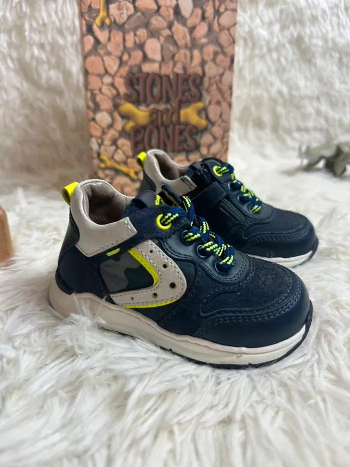 Paire de basket Stones and Bones taille 20 - photo numéro 2
