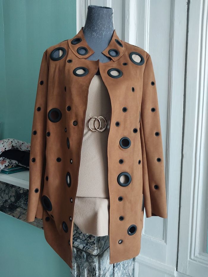 L ensemble veste et robe moulante
